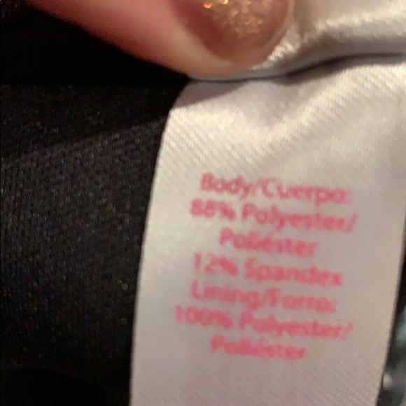 Black floral lace top, lined, great sleeves - Picture 8 of 8